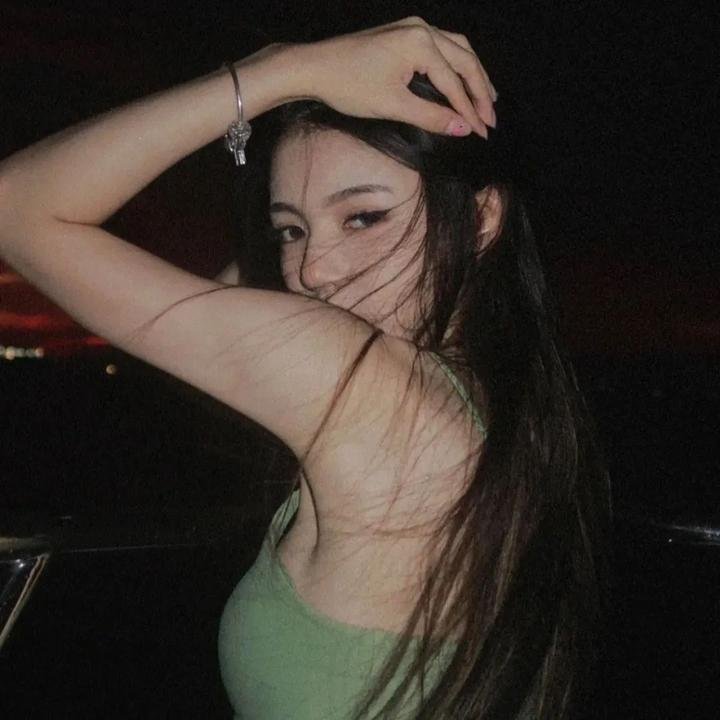 娇憨女郎